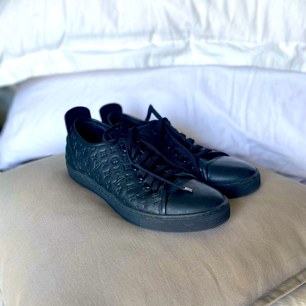 Louis Vuitton running shoes trainer blkleather w/ rubber toe  sz 36.5 eu/sz 6